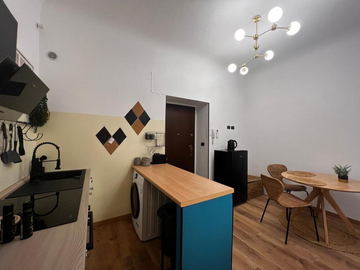 Regina Milano Ai Navigli - Sky Tv, Wifi And Breakfast Box Apartment Bagian luar foto