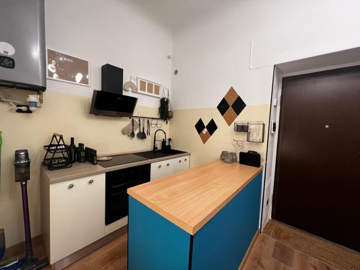 Regina Milano Ai Navigli - Sky Tv, Wifi And Breakfast Box Apartment Bagian luar foto