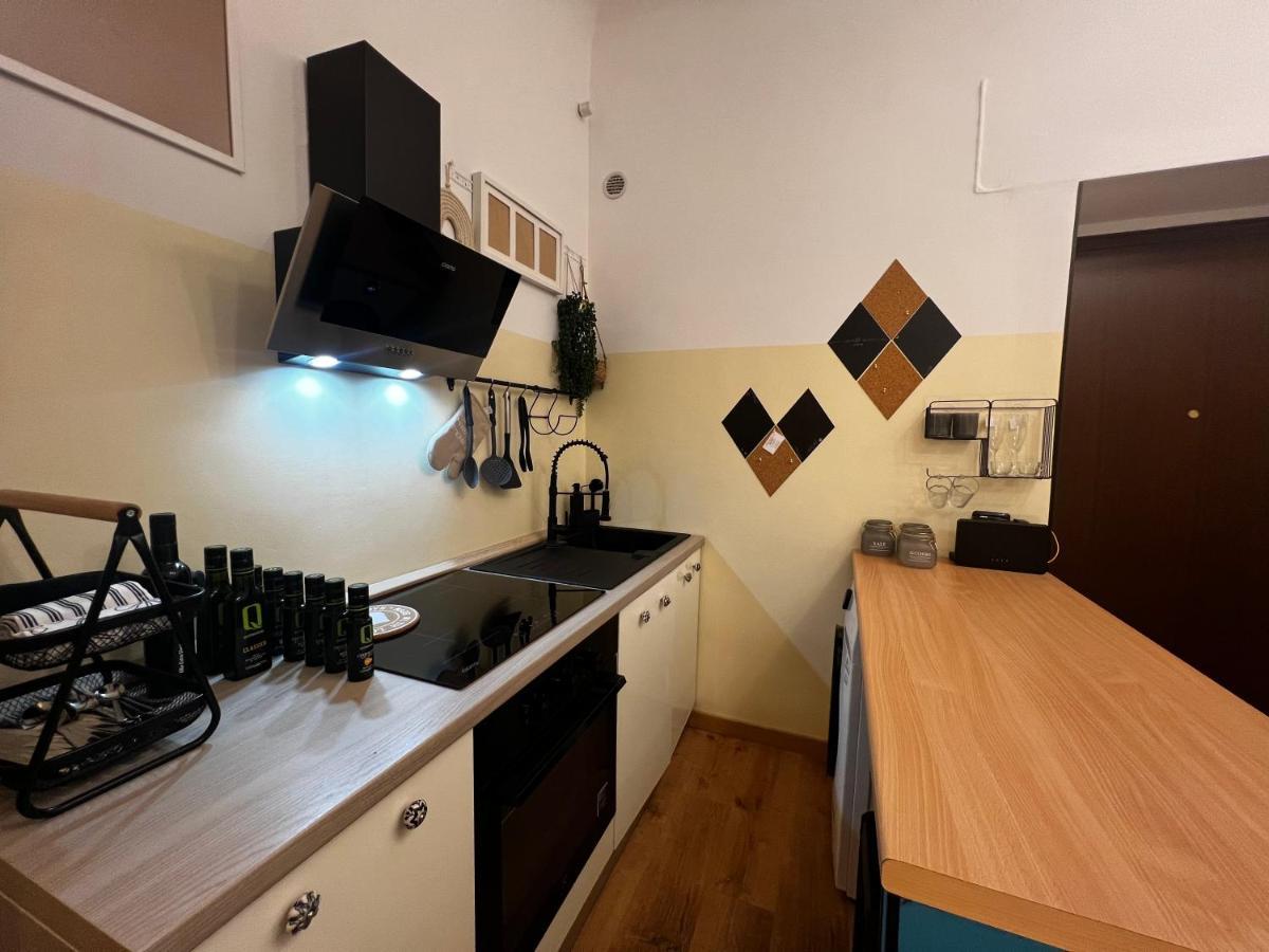 Regina Milano Ai Navigli - Sky Tv, Wifi And Breakfast Box Apartment Bagian luar foto