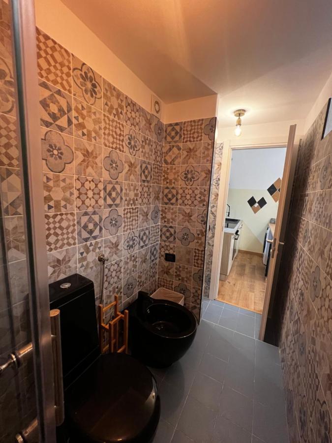 Regina Milano Ai Navigli - Sky Tv, Wifi And Breakfast Box Apartment Bagian luar foto