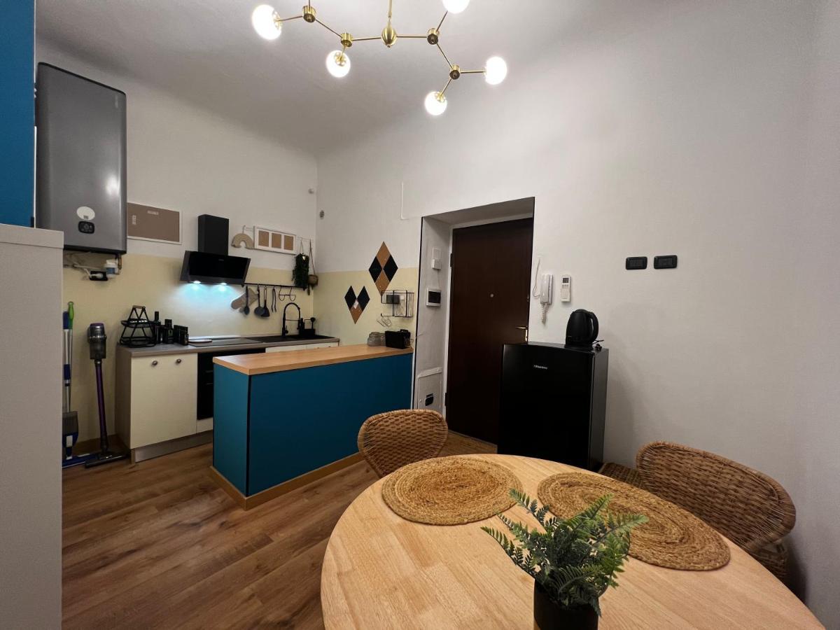 Regina Milano Ai Navigli - Sky Tv, Wifi And Breakfast Box Apartment Bagian luar foto
