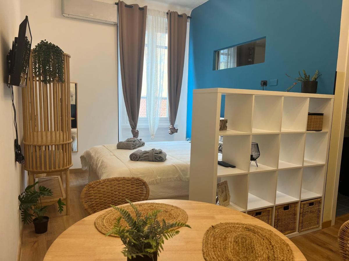 Regina Milano Ai Navigli - Sky Tv, Wifi And Breakfast Box Apartment Bagian luar foto
