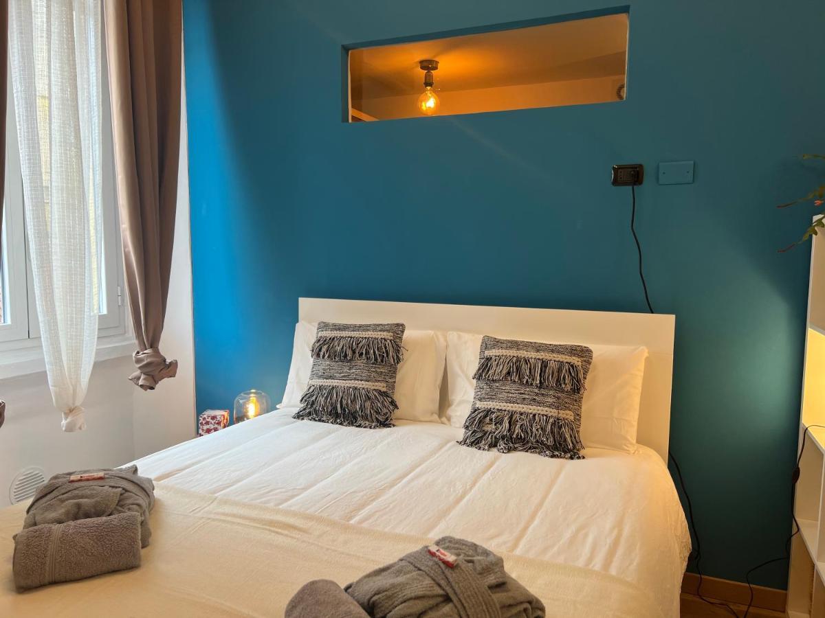 Regina Milano Ai Navigli - Sky Tv, Wifi And Breakfast Box Apartment Bagian luar foto