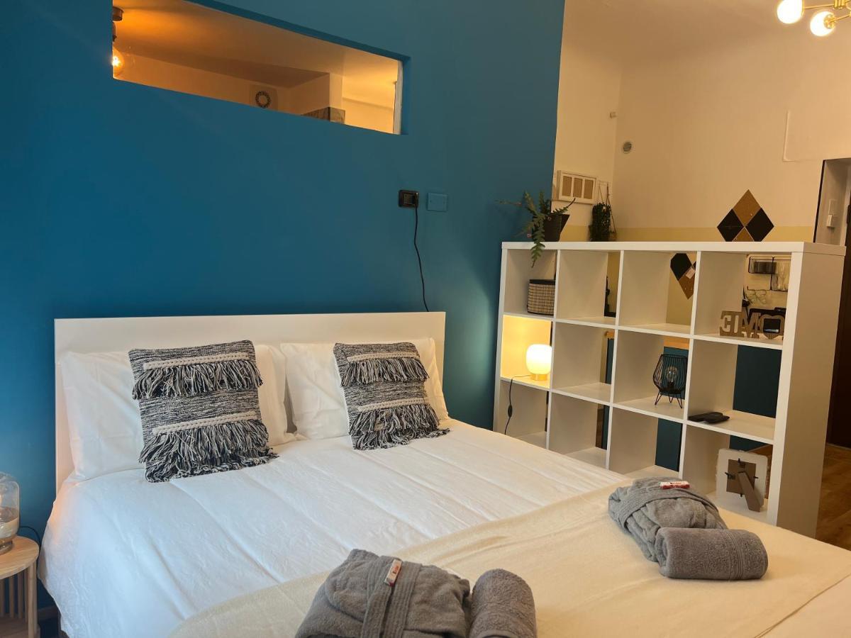 Regina Milano Ai Navigli - Sky Tv, Wifi And Breakfast Box Apartment Bagian luar foto