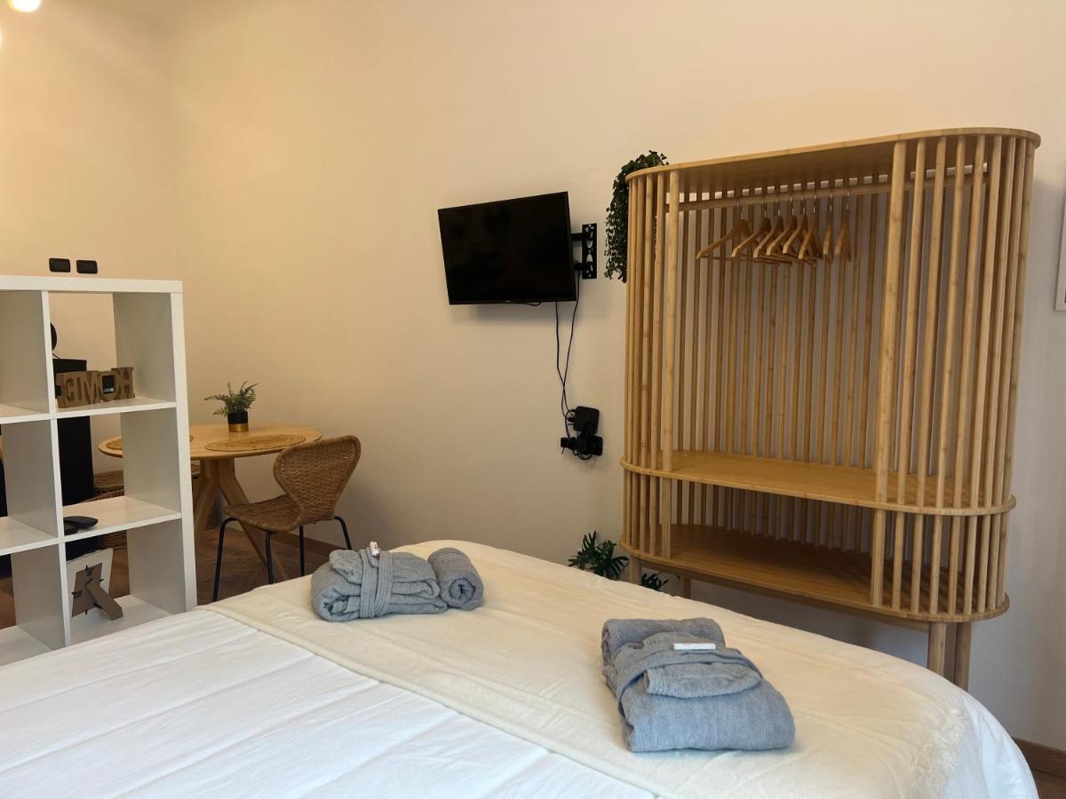 Regina Milano Ai Navigli - Sky Tv, Wifi And Breakfast Box Apartment Bagian luar foto