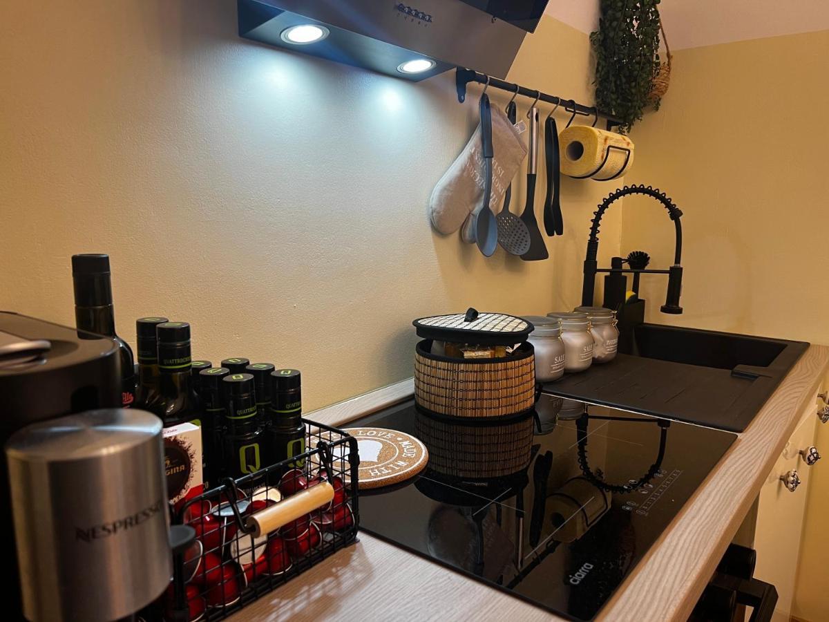 Regina Milano Ai Navigli - Sky Tv, Wifi And Breakfast Box Apartment Bagian luar foto