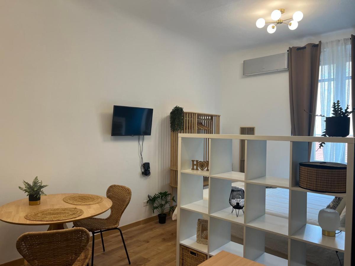 Regina Milano Ai Navigli - Sky Tv, Wifi And Breakfast Box Apartment Bagian luar foto