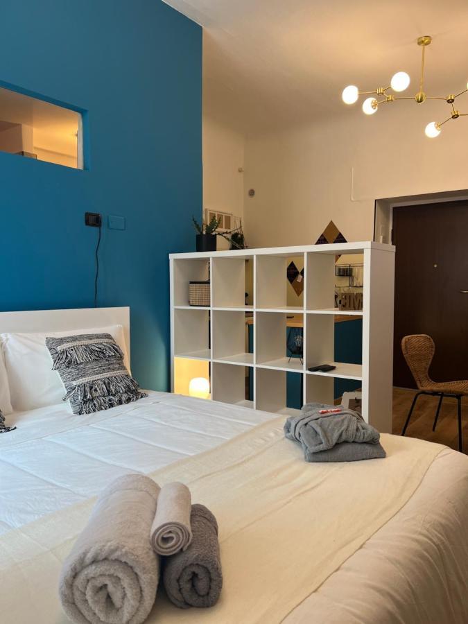 Regina Milano Ai Navigli - Sky Tv, Wifi And Breakfast Box Apartment Bagian luar foto